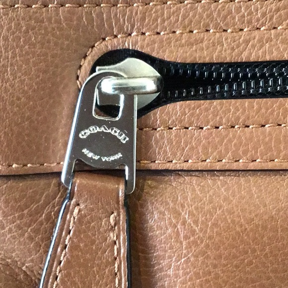 Coach Men's Charles Brown leather messenger crossbody bag with colorblock strap - Picture 4 of 16